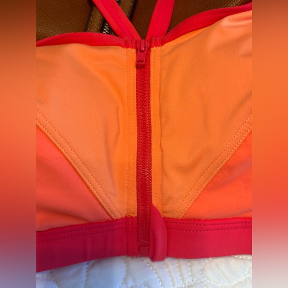 Tags on never worn coco reef coral sporty bikini top size 34d - Picture 2 of 11